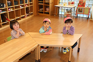 入園2日目の様子とお給食の様子です　ひよこ・あひる・ぺんぎん