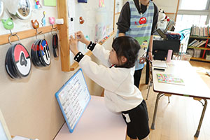 年長組さんの朝の会の様子です　B・C・D・E