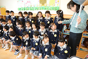 笑顔がいっぱい進級記念撮影　年長・年中