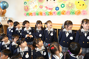 笑顔がいっぱい進級記念撮影　年長・年中