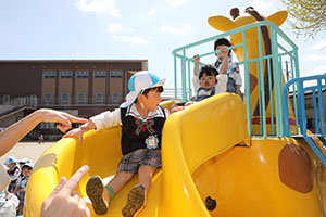元気いっぱい園庭遊び　年少組