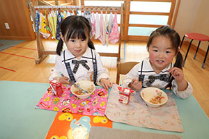 給食おいしかったね　　ぺんぎん・ひよこ・年少組　NO．2