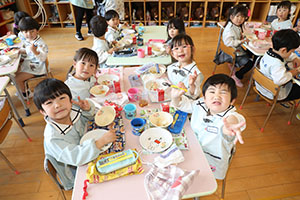 お給食の様子　　さくら・たんぽぽ