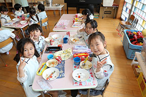 お給食の様子　　さくら・たんぽぽ
