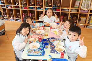 お給食の様子　　さくら・たんぽぽ