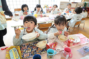 お給食の様子　　さくら・たんぽぽ