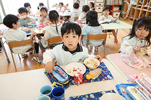 お給食の様子　　さくら・たんぽぽ