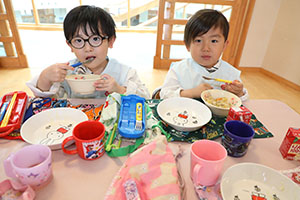 お給食の様子　　さくら・たんぽぽ