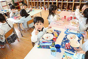 お給食の様子　　さくら・たんぽぽ