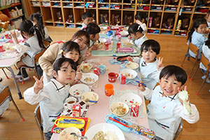 お給食の様子　　さくら・たんぽぽ