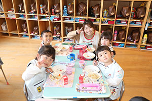 お給食の様子　　さくら・たんぽぽ