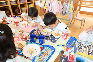 お給食の様子　　さくら・たんぽぽ