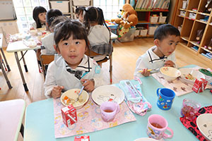 お給食の様子　　さくら・たんぽぽ