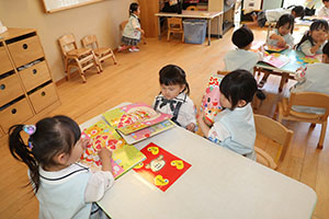 月刊絵本と制作活動の様子　うさぎ