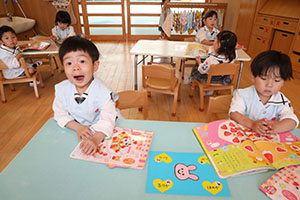 月刊絵本と制作活動の様子　うさぎ