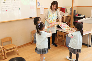 月刊絵本と制作活動の様子　うさぎ