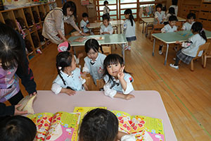 月刊絵本と制作活動の様子　うさぎ