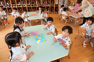 月刊絵本と制作活動の様子　うさぎ