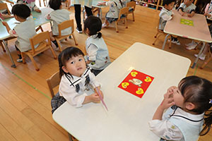 月刊絵本と制作活動の様子　うさぎ