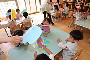 月刊絵本と制作活動の様子　うさぎ