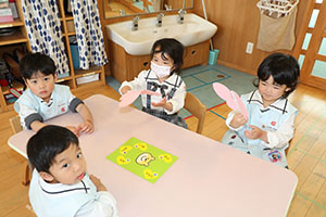 月刊絵本と制作活動の様子　うさぎ