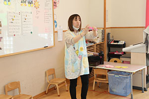月刊絵本と制作活動の様子　うさぎ