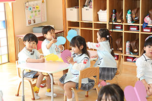 月刊絵本と制作活動の様子　うさぎ