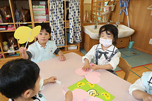 月刊絵本と制作活動の様子　うさぎ