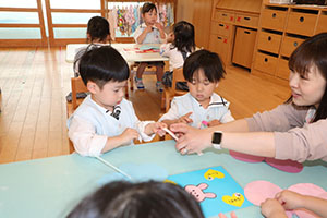 月刊絵本と制作活動の様子　うさぎ