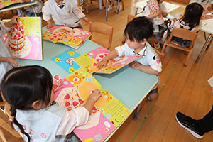 月刊絵本と制作活動の様子　うさぎ