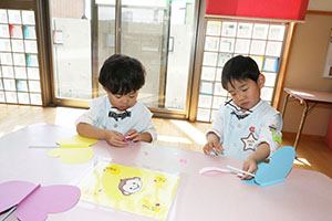 月刊絵本と制作活動の様子　うさぎ