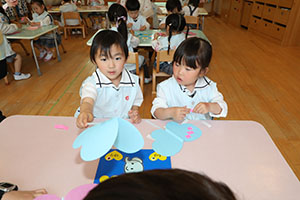 月刊絵本と制作活動の様子　うさぎ