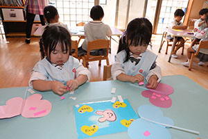 月刊絵本と制作活動の様子　うさぎ