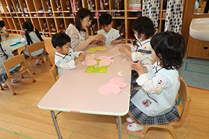 月刊絵本と制作活動の様子　うさぎ