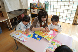 月刊絵本と制作活動の様子　うさぎ