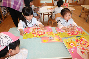 月刊絵本と制作活動の様子　うさぎ