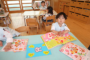 月刊絵本と制作活動の様子　うさぎ