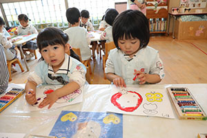 クレヨンを使って塗り絵をしました　ぱんだ・こあら