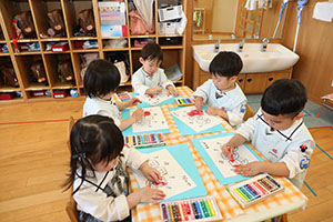 クレヨンを使って塗り絵をしました　ぱんだ・こあら