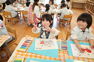 クレヨンを使って塗り絵をしました　ぱんだ・こあら
