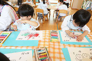 クレヨンを使って塗り絵をしました　ぱんだ・こあら