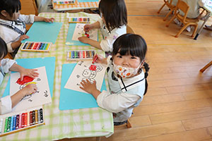 クレヨンを使って塗り絵をしました　ぱんだ・こあら