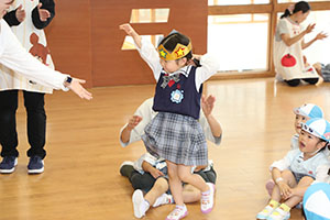 4月生まれのお誕生会　「幼稚園劇」　年少組・ひよこ・あひる・ぺんぎん