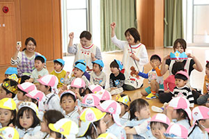 4月生まれのお誕生会　「幼稚園劇」　年少組・ひよこ・あひる・ぺんぎん