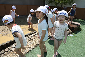 ジャブジャブ池で水遊び！　たんぽぽ・さくら