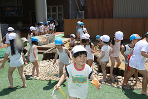 ジャブジャブ池で水遊び！　たんぽぽ・さくら
