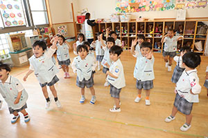 元気いっぱい朝の会の様子です・ぱんだ・ことり・うさぎ　