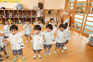 元気いっぱい朝の会の様子です・ぱんだ・ことり・うさぎ　