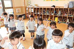 元気いっぱい朝の会の様子です・ぱんだ・ことり・うさぎ　