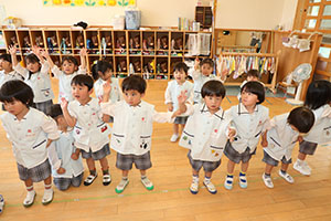 元気いっぱい朝の会の様子です・ぱんだ・ことり・うさぎ　